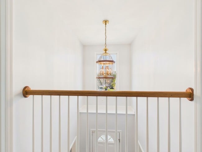 Building Photo - Gorgeous 3 Bedroom Single Family