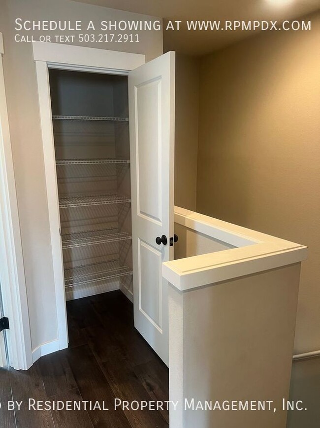 Building Photo - 14075 SW Compass Dr