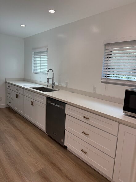 Kitchen 2 - 946 15th Pl