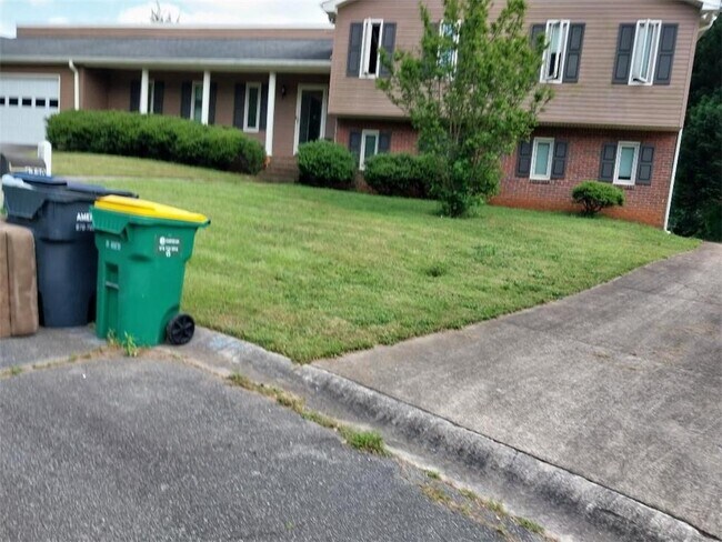 Building Photo - 1730 Cedar Grove Dr