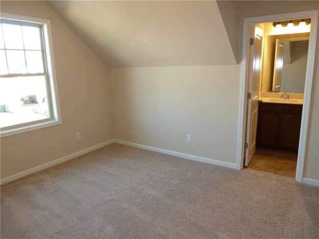 Building Photo - 5740 Rialto Way