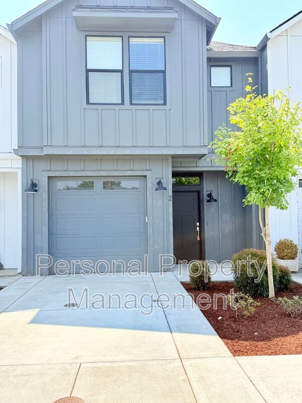 Building Photo - 417 NE Repass Rd