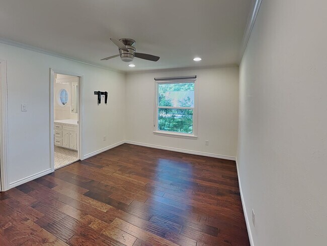 Building Photo - Style, Space & Sophistication in the Heart of Overton West!
