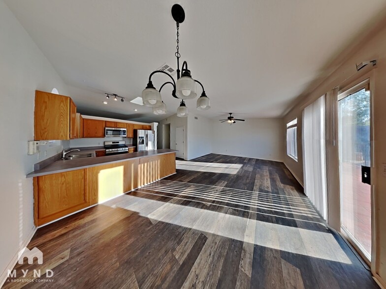 Building Photo - 4230 S Mayberry Pl