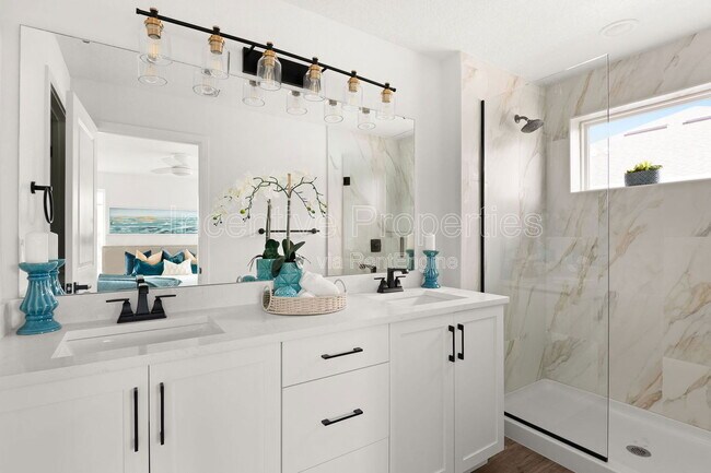 Building Photo - 454 Goodall Ave