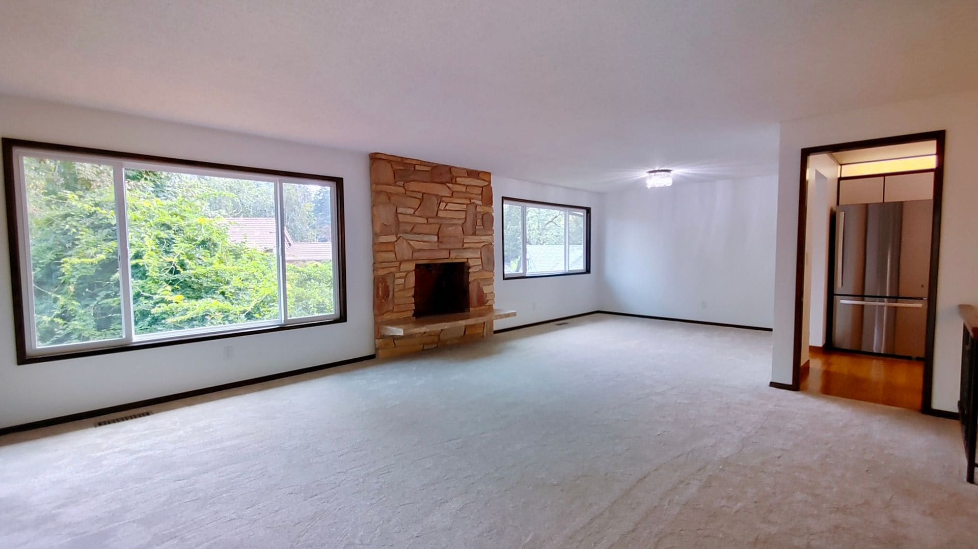 Building Photo - 4470 Lakeview Blvd