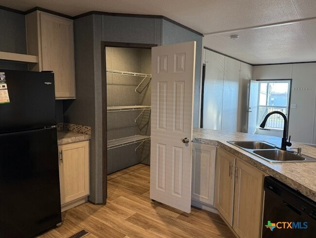 Building Photo - 386 Mallard Loop