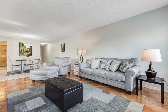 Building Photo - ** PALM RIVER ** 2 BED / 2 BATH - CONDO - NORTH NAPLES - TURNKEY - ANNUAL OR SHORT TERM RENTAL