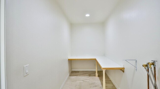 Building Photo - Amazon