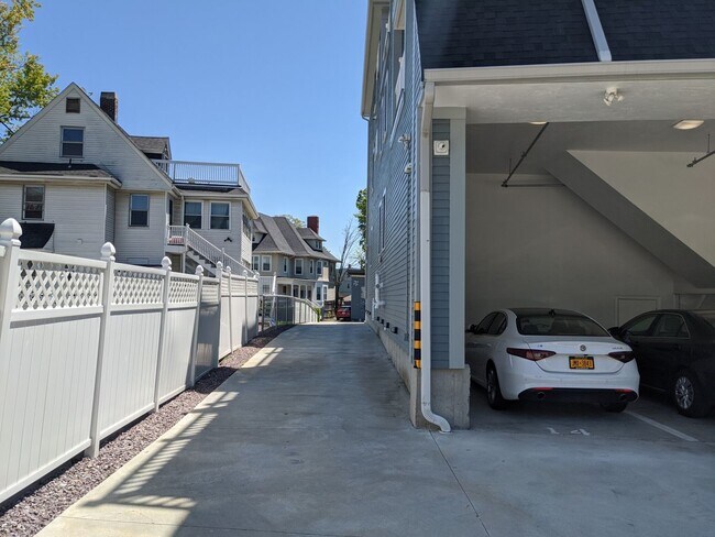 Building Photo - Amazing 5 bed 2.5 bath in Allston... BROKER FEE PAID NY LANDLORD!!