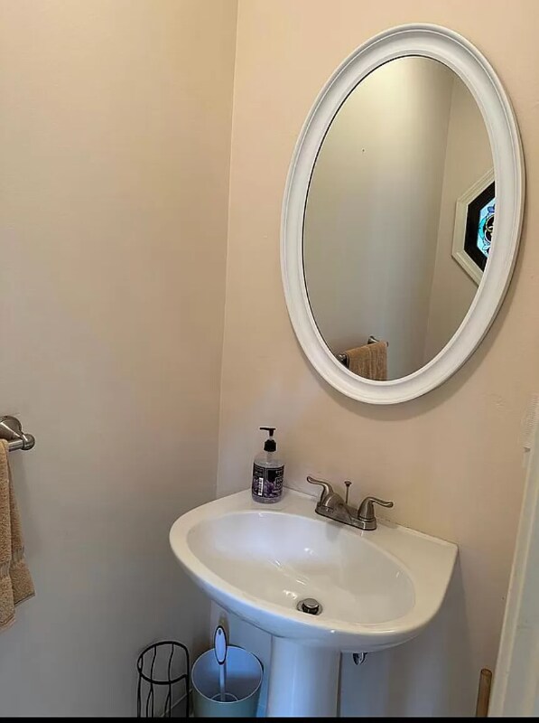 Building Photo - 1807 Mill Pond Dr