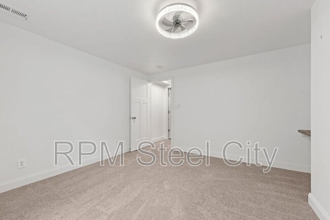 Building Photo - 868 E Sandusky Dr