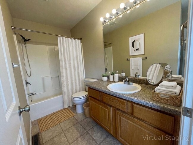 Building Photo - Beautifully Updated 3-Bedroom Home with Bonus Room & 3 Baths- 2 Car Garage in Branson MO