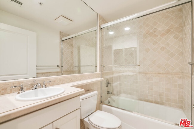 Building Photo - 2306 Fox Hills Dr