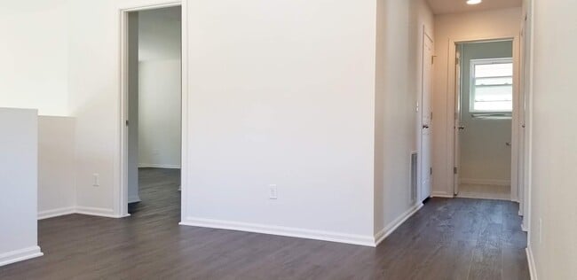 Building Photo - Move in Ready! - Tumwater Hill home with 3...