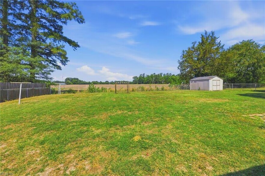 Building Photo - 3113 Woodlawn Dr
