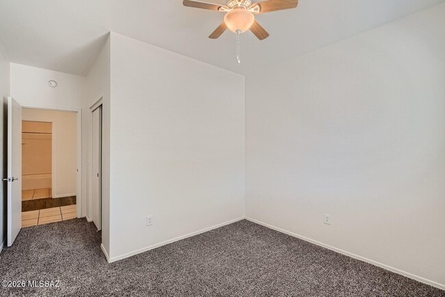 Building Photo - 8437 W Green Kingfisher Ln