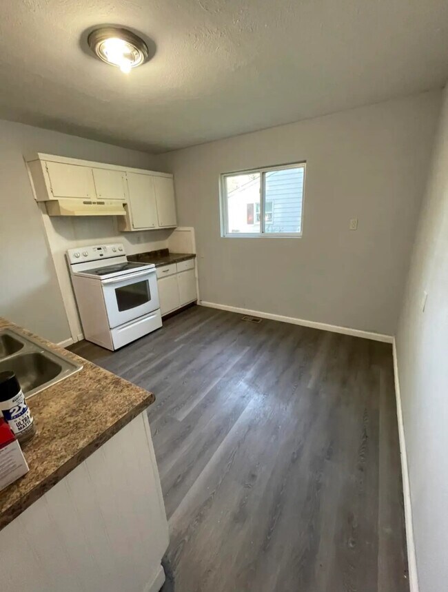 Building Photo - 1403 Richard Dr