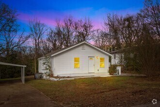 Building Photo - Cozy and Newly Renovated 3 Bedroom 2 Bath ...