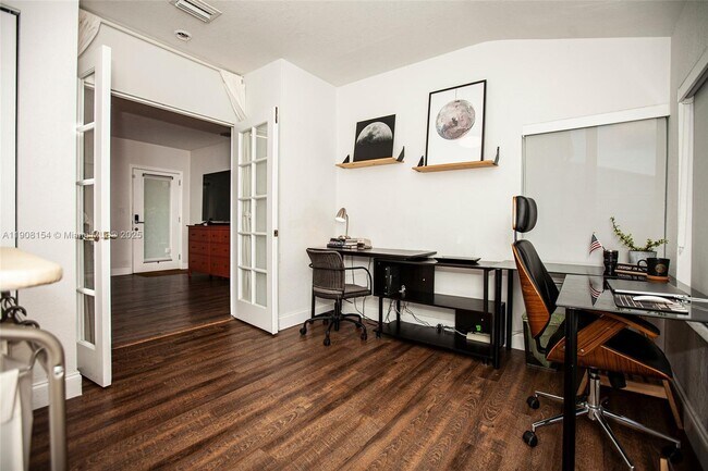 Building Photo - 1050 NW 46th St