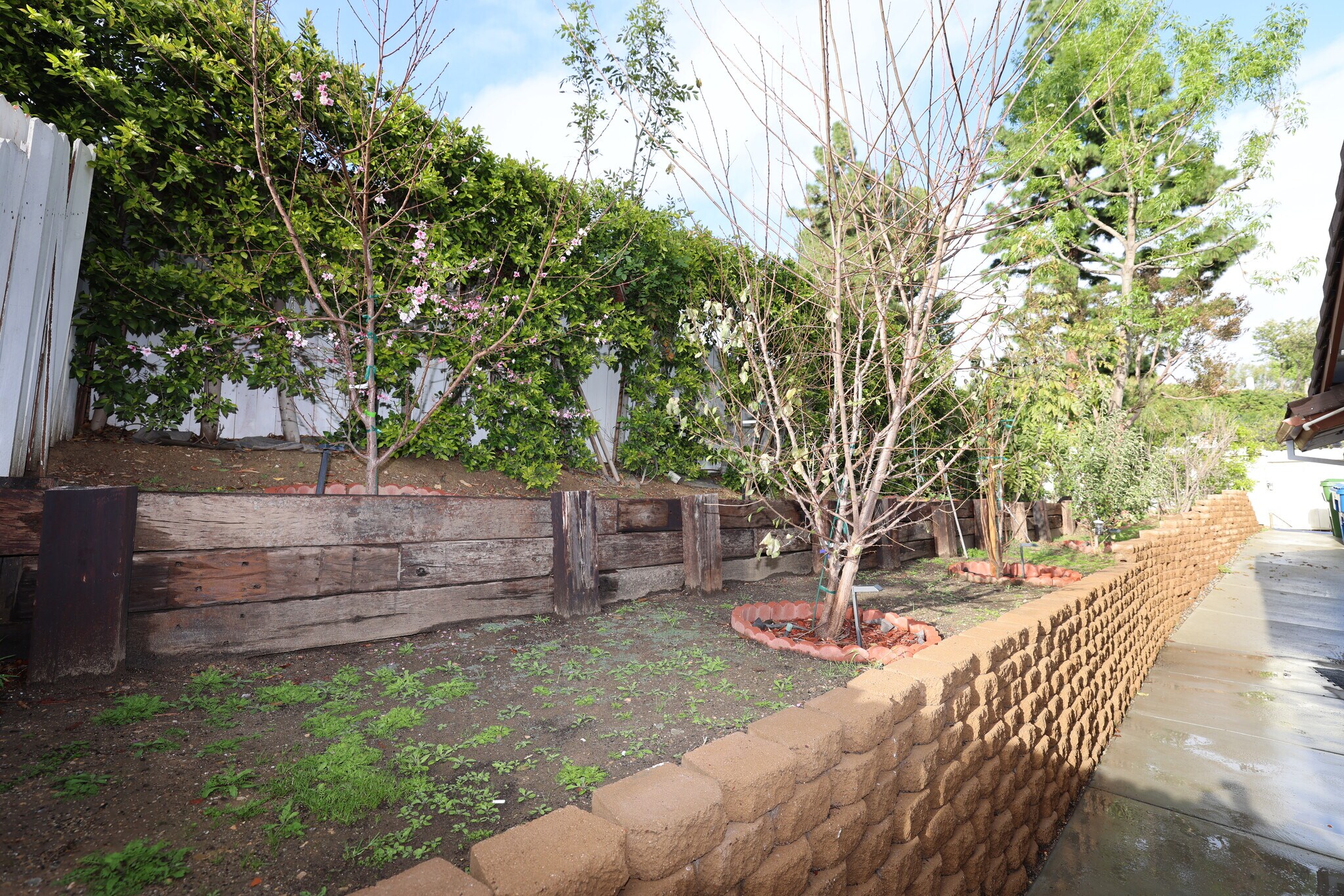 Building Photo - 10463 Wystone Ave