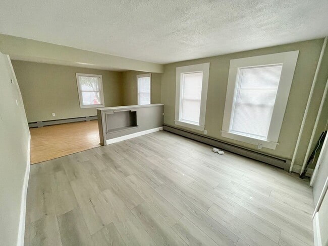 Building Photo - 20 Latham Ct