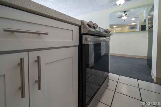 Building Photo - $2,500/mo / 2BR / 1BA • 755 SF • 1 Assigne...