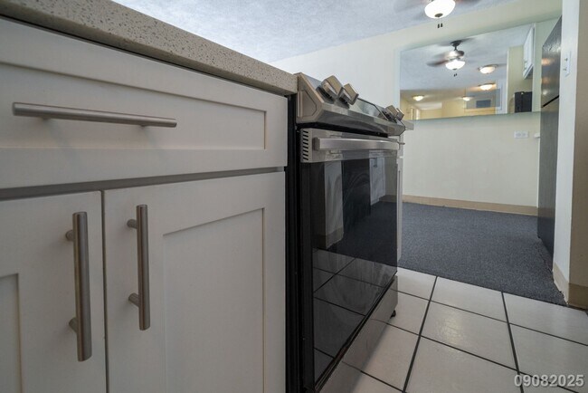 Building Photo - $3,200/mo / 2BR / 1BA • 755 SF • 1 Assigne...