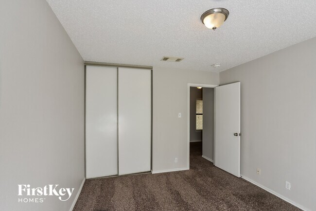Building Photo - 13391 Greenstone
