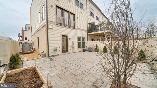 Building Photo - 43057 Pony Truck Terrace