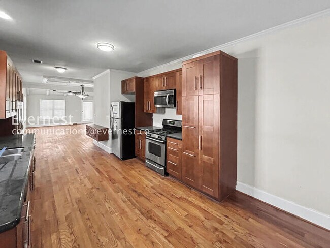 Building Photo - 3 Bed/2 Bath House/ Available Now!