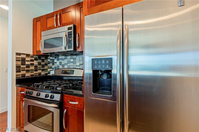 Building Photo - 4525 Dean Martin Dr