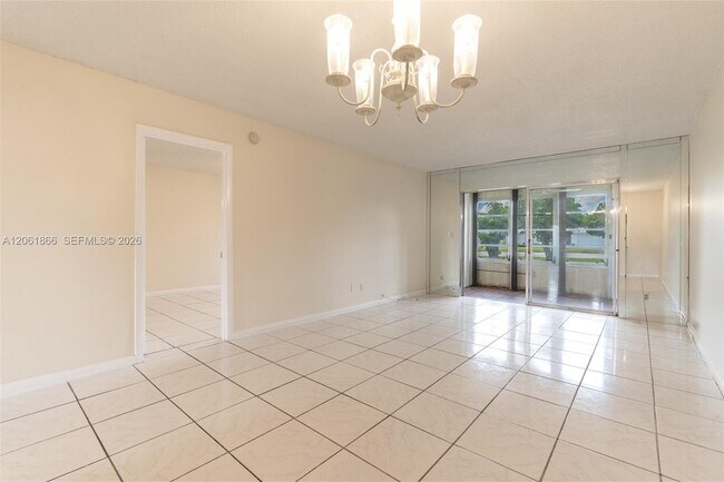Building Photo - 7877 Golf Cir Dr