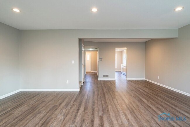 Building Photo - 4045 Hillandale Rd