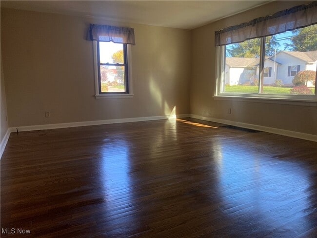 Building Photo - 1231 Sippo Ave SW