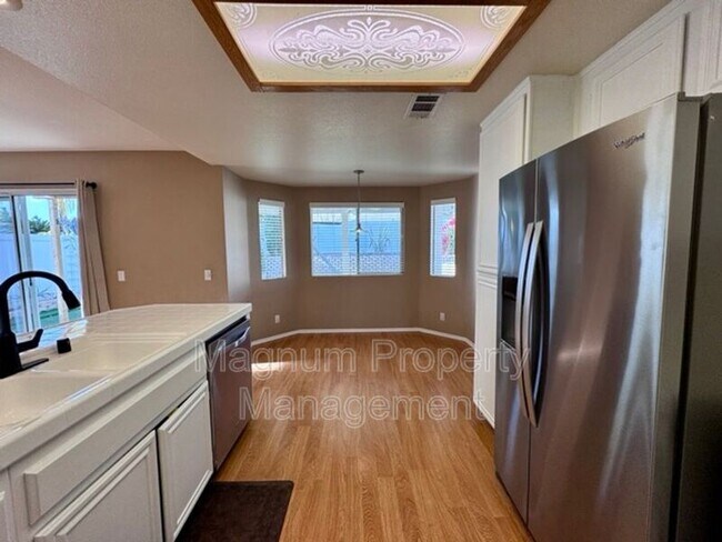 Building Photo - 40475 Crystal Aire Ct