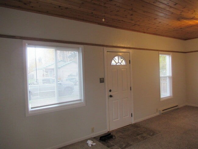 Building Photo - Cute Home in Sandpoint