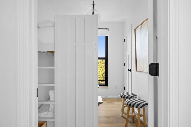 Building Photo - 2701 Bumble Bee Dr