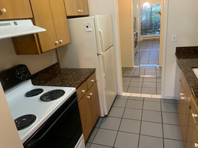 Building Photo - One Bedroom Condo Available in Watergate C...