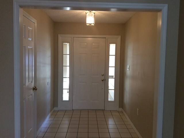 Building Photo - 1004 Lantana Dr