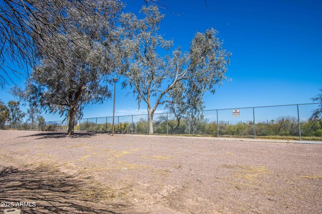 Building Photo - 1318 E Cobb Dr