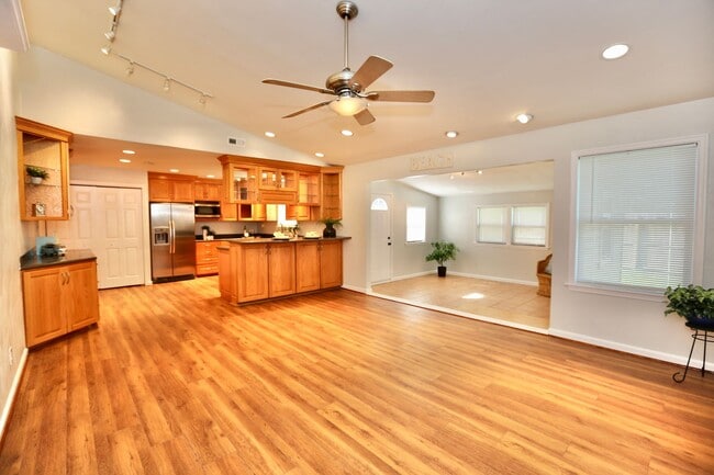 Building Photo - Adorable 3-Bedroom Home Ready 12-05-25!! Fenced Backyard - Pet Friendly - Open Floor-Plan!