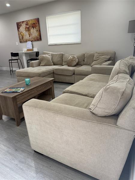 Building Photo - 827 SW 29th St