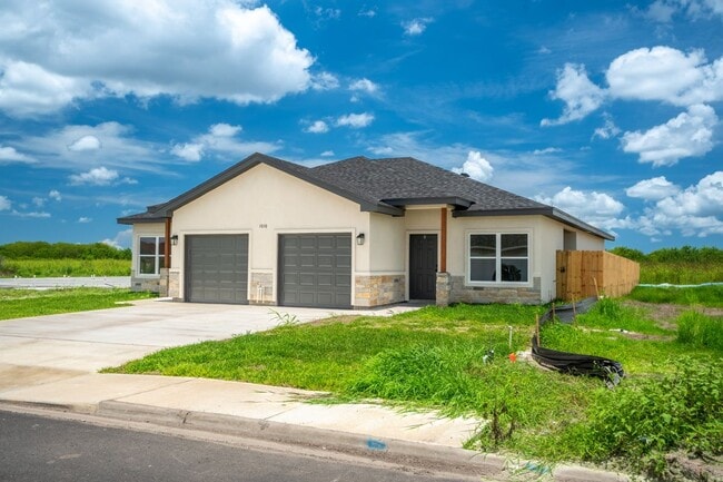 Building Photo - 1010 Escondido Ln E