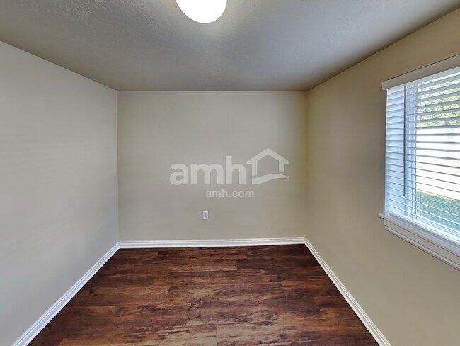 Building Photo - 1495 N 2325 W