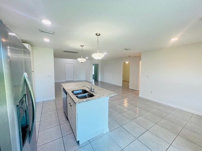 Building Photo - GORGEOUS 4 Bedroom/ 2 Bathroom in Palm Bay!!