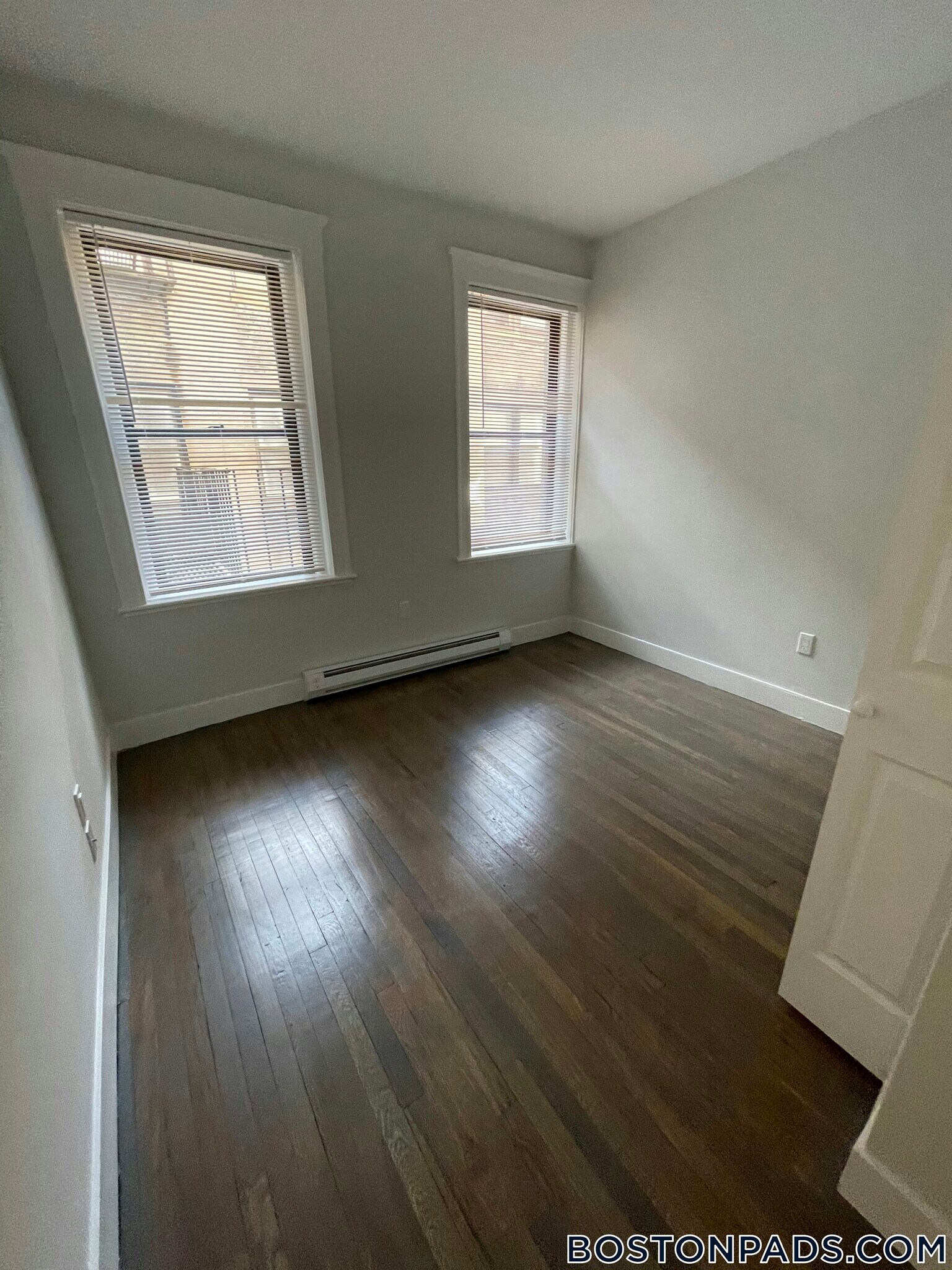 Building Photo - 77 Park Dr