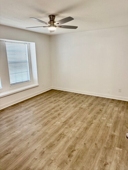 Building Photo - 4220 Staghorn Cir N