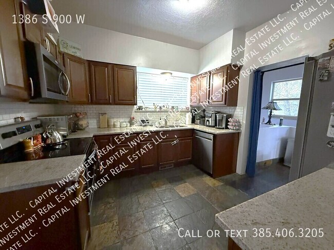 Building Photo - 1386 S 900 W