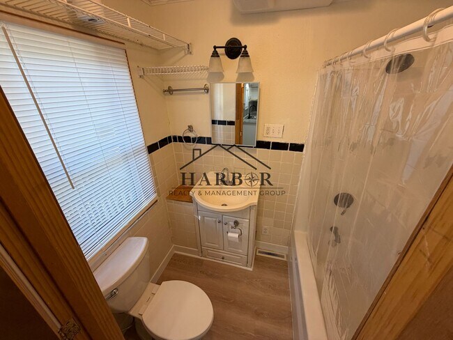 Building Photo - Newly Renovated 3-Bedroom Home - 1/2 Off f...